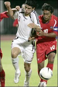 Ảnh của AP, tuyển thủ Quintana của Qatar trong trận giao hữu gần đây với Thái Lan