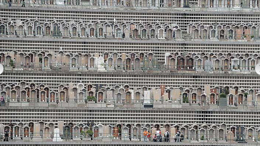 高层公墓，也犹如鸽子笼