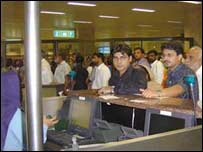 اب مسافر کوئی بیگ اپنے ساتھ جہاز کے اندر نہیں لے جاسکتے