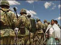 policiais na Bolívia