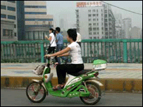 Xe đạp điện trên phố Vô Tích