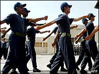 Novos oficiais da polícia iraquiana