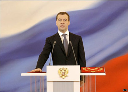  Ông Medvedev tuyên thệ