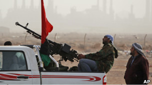 مقاتلون معارضون للعقيد القذافي 