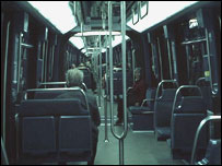 Interior de trem do metrô de Paris