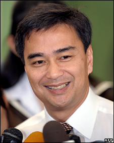 Ông Abihisit có ghế trong quốc hội ở tuổi 27