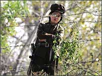 Kuzey Koreli kadın asker