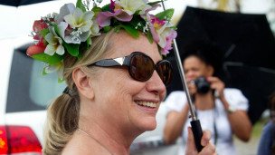 Hillary Clinton đi dạo ở Rarotonga, quốc đảo Cook