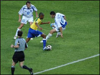 Robinho no jogo contra a Grécia