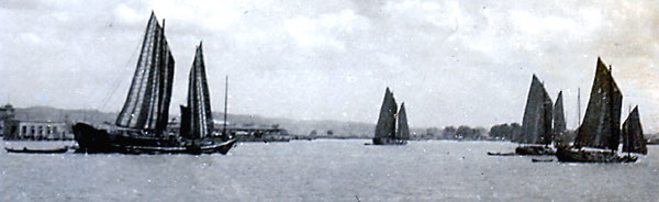 Junks on the Yangtze river (1930s)