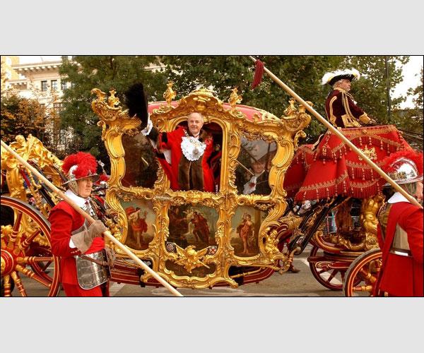 伦敦金融城市长上任大巡游