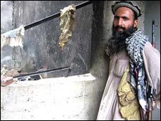 به نظر می رسد نفرات طالبان کنترل بخش هایی از باجور را در دست دارند