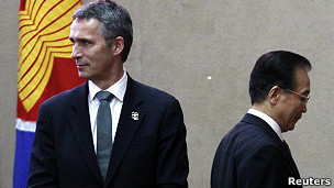 溫家寶與挪威首相斯托爾滕貝格在老撾簡短會晤