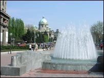 Сербський парламент. Євроспільнота досі критикує Сербію за недостатню співпрацю із Гаагою