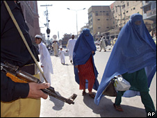 پشاور میں سکیورٹی سخت کر دی