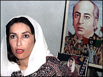 बेनज़ीर भुट्टो (फ़ाइल फ़ोटो)