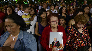 هواداران آقای چاوز در مراسم دعای جمعی در کاراکاس