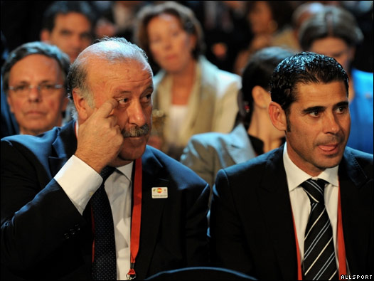 Vicente del Bosque junto al ex capitán Fernando Hierro