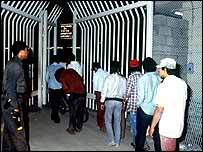 ABD-Meksika sınırında yakalanan kaçaklar