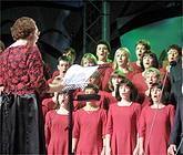 C&ocirc;r Rhuthun a'r Cylch yn Nghystadleuaeth y C&ocirc;r Cymysg heb fod yn llai na 61 mewn nifer. Nhw oedd yr unig g&ocirc;r yn y gystadleuaeth