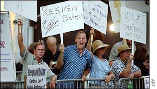 Skandál s pohlavním zneužíváním nezletilých katolickými kněžími vyvolal značné pobouření veřejnosti