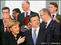 Merkel Avrupalı yetkililerle