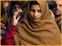 پاکستان میں اوسطً ہر تین گھنٹے میں ایک عورت جنسی زیادتی کا شکار ہورہی ہے۔ 