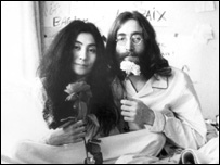 John Lennon e Yoko Ono durante 'bed-in'