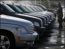 Xe Chevrolet tại một đại lý của GM ở Los Angeles