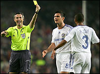 Frank Lampard và Ashley Cole đều bị thẻ vàng trong trận với Barcelona