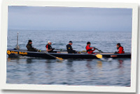 Y rhwyfwyr ynghyd â'r criw ategol