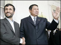 يودهويونو و احمدی نژاد در جاکارتا