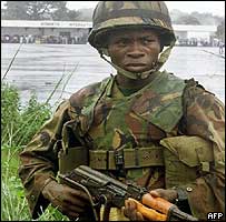 Soldado nigeriano na Libéria
