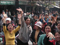 Các hộ dân phản đối ở phố Nguyễn Quý Đức