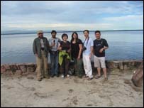 Десант Бі-Бі-Сі на Амазонці, третя зліва - Ольга Бетко