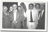 Y Parchedig Robin Samuel ac aelodau'r Tabernacl