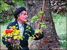 کاک علی درنمایی از فیلم "با خدا می رقصم"ساخته هوشنگ میرزایی