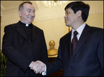 Đức ông Parolin và thứ trưởng VN Nguyễn Quốc Cường