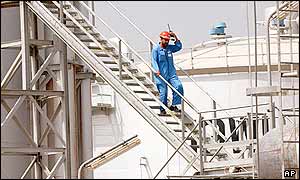 Válka by mohla snížit dodávky ropy 