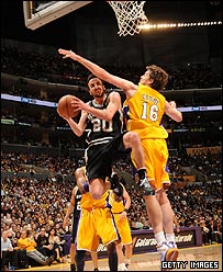 پائو گاسول در حال دفاع