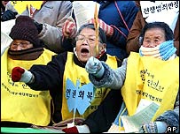 Korejek přinucených poskytovat sexuální služby japonským vojákům během druhé světové války žádají odškodnění