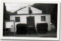 Neuadd Abergynolwyn sydd i'w dymchwel yn fuan