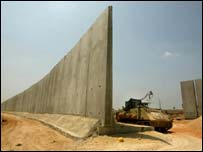 İsrail'in Batı Şeria'da inşa ettiği güvenlik seti