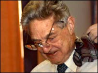 Soros bị ném bẩn trong chuyến đi thăm Ukraine