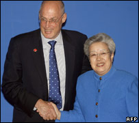 Bộ trưởng Ngân khố Mỹ, Henry Paulson, và Phó Thủ tướng Trung Quốc, Ngô Nghi