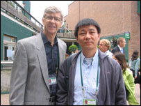 作者自平与阿森纳主教练温格