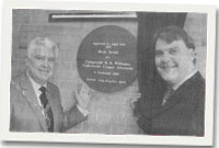 Cadeirydd Cyngor Gwynedd a Bryn Terfel