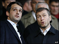 Hai tỷ phú Arkadi Gaidamak và Roman Abramovich