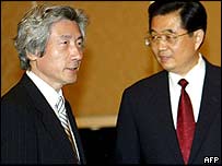 Japonský premiér Koizumi a čínský prezident Chu Ťin-tchao