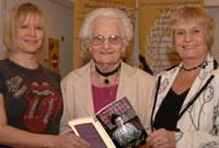 Lisa Pafrey, Marged Lloyd Jones ac Eiry Palfrey noson cyhoedi'r llyfr